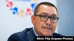 Victor Ponta s-a angajat la partid, pe un salariu de 3.000 de euro net lunar, în calitate de consilier juridic. Printre misiunile sale, era și aceea de a rezolva problema cu gecile de campanie. Imagine generică cu liderul Pro România. 