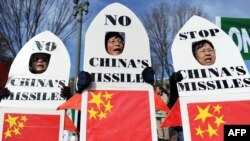 Manifestanți taiwanezi la Washington în urmă cu un deceniu avertizând asupra pericolului chinez. Între timp, relațiile Occidentului cu China se apropie de tensiunea din timpul Războiului Rece. Imagine generică, AP, februarie 2011. 