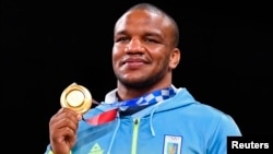 Для Беленюка - це перша золота нагорода. У 2016 році він став срібним призером Ігор в Ріо-де-Жанейро