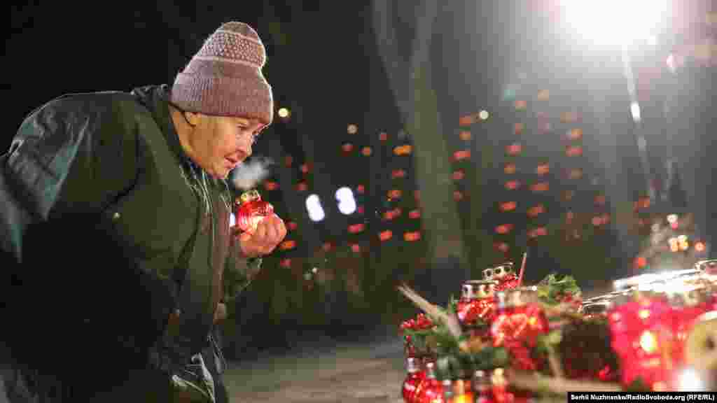 У листопаді 2006 року Верховна Рада України визнала Голодомор 1932&ndash;1933 років геноцидом українського народу. Демографи кажуть, що загальна кількість людських втрат від Голодомору 1932&ndash;33 років становить майже 4 мільйони осіб, а ненародженими &ndash; понад 6 мільйонів. Дослідник архівів професора Василь Морочко ж вважає, що прямих смертей від штучного голоду було понад 7 мільйонів, а фізичних і моральних травм зазнали до 18 мільйонів людей.