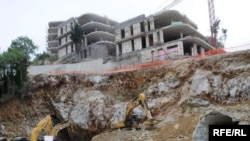 Kompleks na brdu Zavala kod Budve