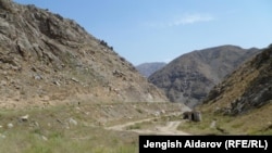 Территория Кыргызстана, оспариваемая узбекской стороной. Неподалеку от села Боз-Адыр.  