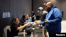 Në qendrat e votimit në mbarë vendin nuk u raportuan probleme të gjera me fletët e votimit.