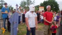 У Дніпропетровську проти бездіяльності дорожніх служб і несправних світлофорів протестували за допомогою перформансу