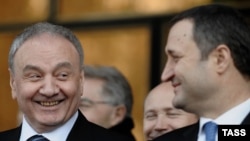 Президент Молдови Ніколає Тімофті (ліворуч), Кишинів, 16 березня 2013 року