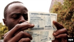 نرخ تورم در اقتصاد درهم فروپاشیده زیمبامبوه هم‌اکنون بنا بر آمار رسمی به ۲۳۱ میلیون درصد رسیده است. (عکس: epa)