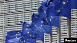 Со стороны ЕС мы продолжим отдавать приоритет безопасности Украины, подчеркнул чиновник.