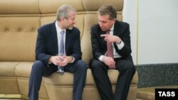 Російський мільярдер Роман Абрамович (л)