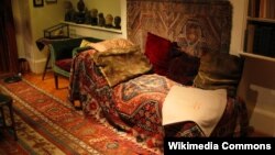 Divanul lui Freud, expus la Freud Museum în Londra.