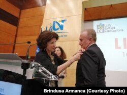 Diplomatul Vasile Popovici primește decorația Palmes Academiques de la Ambasadoarea Franței la București