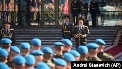 Titkos beiktatás: beszédet mond Aljakszandr Lukasenka el nem ismert belarusz vezető a maga szervezte beiktatási ünnepségen. Minszk, 2020. szeptember 23.