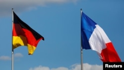 Flamuri i Gjermanisë dhe Francës. Fotografi ilustruese. 