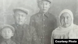 Молдогазиевдердин үй-бүлөсү. 