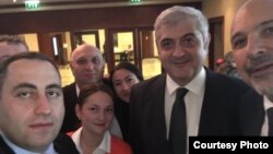 Часть оппозиционного спектра считает, что единственный шанс противников власти одержать победу над кандидатом от правящей партии – это объединиться