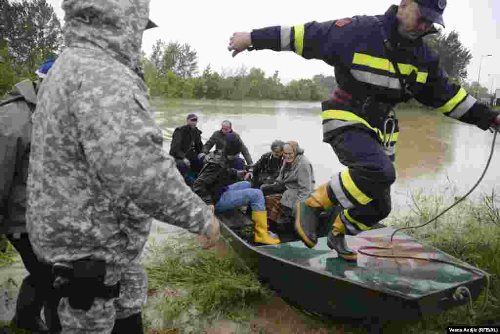 Akcija spašavanja u Obrenovcu, Srbija