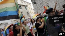 Split Pride u duginim bojama