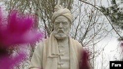 مجسمه فردوسی در مشهد