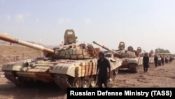 Täjigistan. Russiýanyň 201-nji harby bazasyndan, Owganystan bilen serhetleşýän “Harb-Maýdon” türgenleşik çägine tanklaryň geçiriliş pursady.