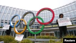 Протест проти проведення Олімпійських ігор у Пекіні біля штаб-квартири МОК у швейцарській Лозанні, грудень 2021 року