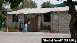 Яке аз даромадгоҳои "Масҷиди Аминҷон".