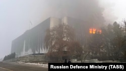 До обіду 6 січня була інформація, що силовики відбили будівлю державної адміністрації, проте вона не підтвердилася.