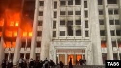 Горящее здание акимата города Алматы. 5 января 2022 года