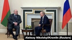 Sastanak lidera Rusije i Belorusije Vladimira Putina (D) i Aleksandra Lukašenka u Sankt Peterburgu, 29. decembar 2021.