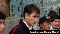 Өспүрүмдөр арасындагы чоңсунуу тууралуу тартылган "Акыркы сабак" сериалынан кадр. 