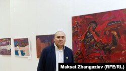 Сүрөтчү Сансыз Мирзираимов бул көргөзмөсүн мындан эки жыл мурун 40 жашка толгондо өткөрүүнү каалаган. Бирок көртирликке алаксып эмгектери даяр болгон эмес экен. Эми убакыт-сааты быйыл чыгып отурат. Мына ошондуктан да автор көргөзмөнү &ldquo;Убакыттын баасы&rdquo; деп атаган.