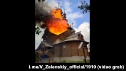 Всіхсвятський скит Святогірської лаври, який після артилерійського обстрілу російських військових згорів дотла. Святогірськ, Донеччина, 4 червня 2022 року