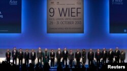 Учасники Світового ісламського економічного форуму; Дейвід Камерон 10-й ліворуч. Лондон, 29 жовтня 2013 року