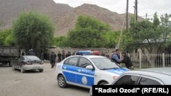 Кыргыз-тажик чегиндеги Кожо-Аъло айылы, Тажикстандын Исфара району, 28-апрель, 2013. 