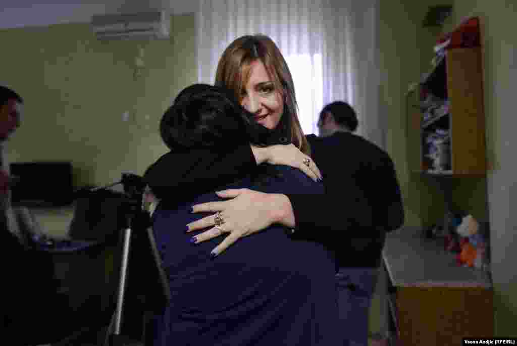 Deca iz prihvatilišta sa vaspitačicom Tinom