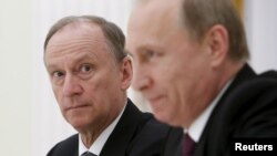 Russia -- Russian Security Council Secretary Nikolai Patrushev (L) looks at President Vladimir Putin during a meeting with the BRICS countries' senior officials in charge of security matters at the Kremlin in Moscow, Russia, May 26, 2015