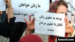 دوتن از فعالان جنبش زنان از زندان آزاد شدند.