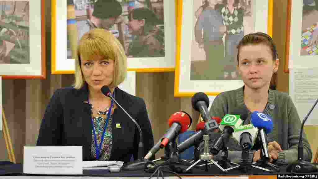 Галина Скіпальська і Карина, дівчина, що повернулась додому з вулиці