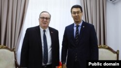 Лесли Вигери жана Медер Абакиров. 