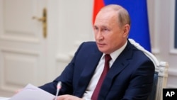 При цьому сама наявність у нього права обиратися «стабілізує», на його переконання, «внутрішньополітичну ситуацію в країні»