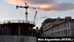 В туристическом центре и элитных районах растут цены на вторичное жилье, на окраинах Тбилиси – на новое