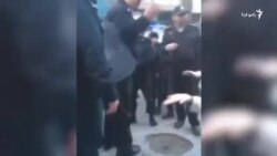 فریاد زن معترض در برابر ماموران نیروی انتظامی