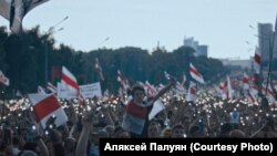 Kép egy 2020-as minszki tüntetésről Alexei Paluyan "Bátorság" c. filmjéből.