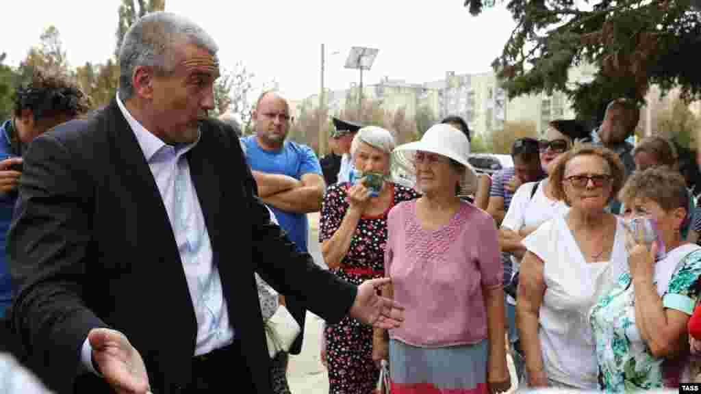 &laquo;Ночью, в связи с изменением погоды, падением ночной температуры и увеличением дневной, впервые концентрация сернистого ангидрида превысила норму&raquo;, &ndash; сообщил Аксенов