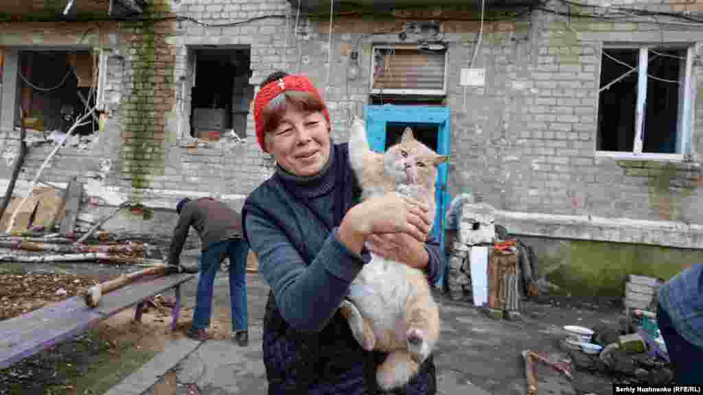 Avgyijivkaiak. Sorsuk ismeretlen. Avgyijivkában a megszállás idején mintegy kilencszáz civil tartózkodott. Az emberek pincében laktak és humanitárius segélyből éltek, amikor még lehetett szállítani. A háború előtt mintegy harmincezer ember élt a városban