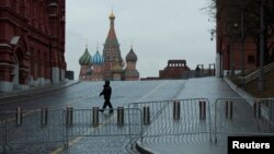 Măsuri de securitate suplimentare la intrarea în Piața Roșie, după atacul din 22 martie 2024 într-o sală de concerte de la periferia capitalei ruse 