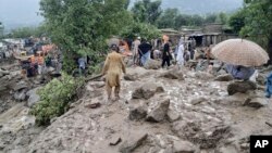 مقامات امداد و نجات اعلام کردند که در منطقه سوات، پس از طغیان رودخانه‌ها و نهرها، بیش از ۲۰۰۰ نفر به مناطق امن‌تر منتقل شدند