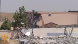 Jaýy ýykylanyň gözi bilen...