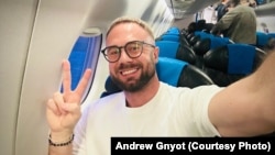 Andrej Gnjot poslao je 31. oktobra uveče redakciji Radija Slobodna Evropa fotografiju iz aviona.