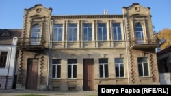 Особняк купца Онуфрия Бостанджогло на пересечении улиц Лакоба и Званба, в котором до войны располагался музей председателя Совнаркома Абхазии Нестора Лакоба