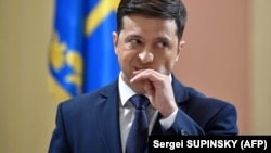 Actorul şi comedianul Volodimir Zelenski, învingătorul primului tur de scrutin la prezidențialele din Ucraina