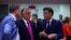 Orbán Viktor és Emmanuel Macron francia elnök egy uniós csúcstalálkozón Brüsszelben, ahol az orosz olajembargóról tárgyaltak 2022. május 30-án